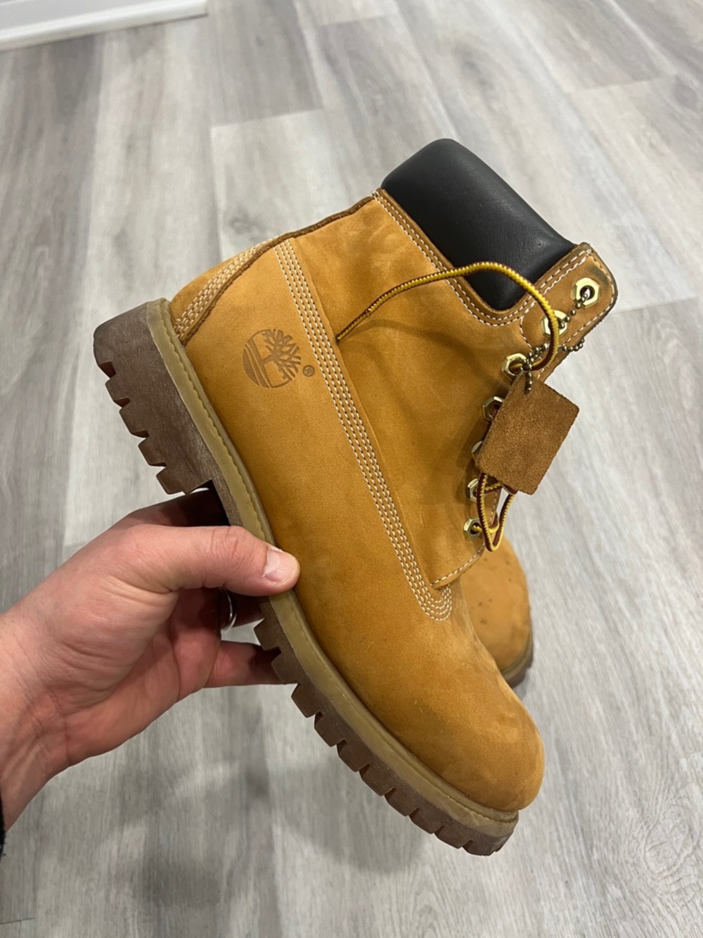 Timberland Classic Wheat Nubuck Boots Men’s Size 9.5